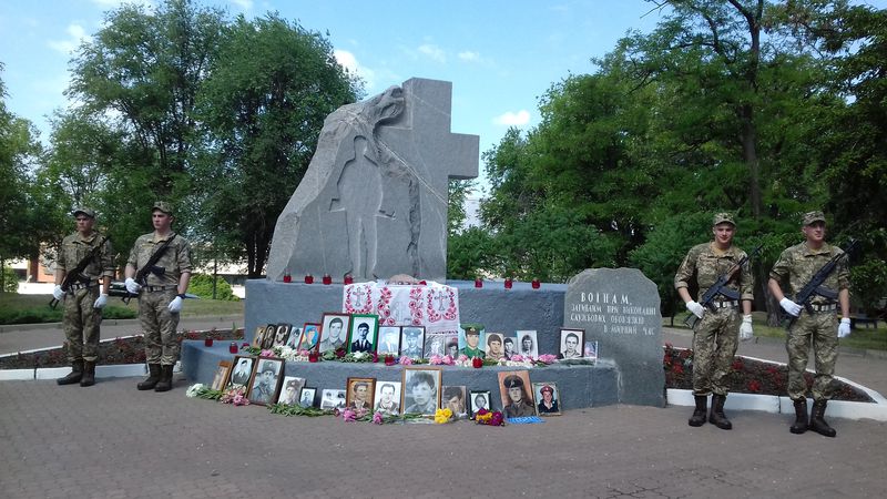 Пам'ять військовослужбовців, які загинули в  мирний час, вшанували в Запоріжжі
