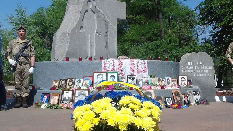 Пам'ять військовослужбовців, які загинули в  мирний час, вшанували в Запоріжжі