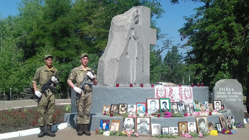 Пам'ять військовослужбовців, які загинули в  мирний час, вшанували в Запоріжжі