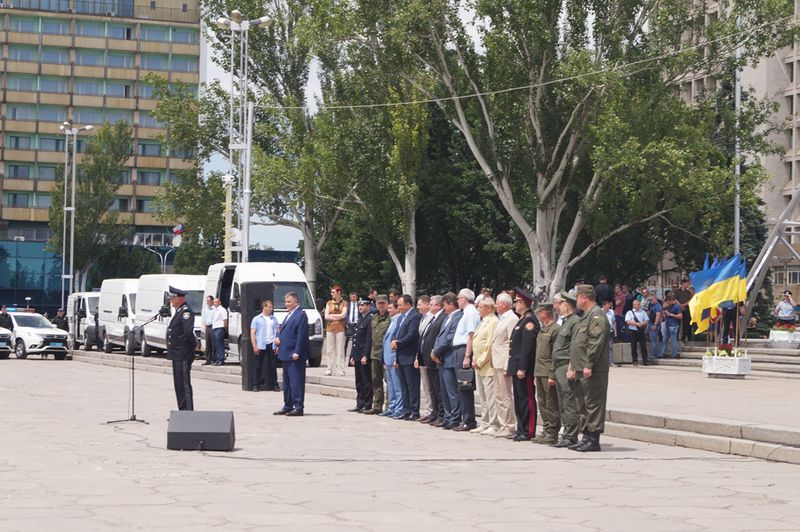 Міністр внутрішніх справ Арсен Аваков вручив запорізьким поліцейським автомобілі «Mitsubishi Outlander PHEV»