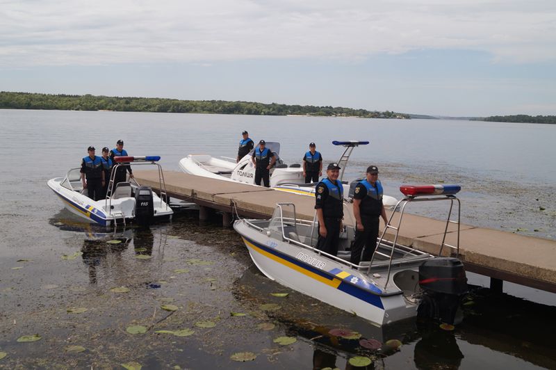 Міністр внутрішніх справ Арсен Аваков вручив запорізьким поліцейським автомобілі «Mitsubishi Outlander PHEV»