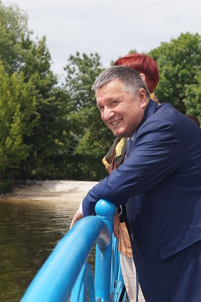 Міністр внутрішніх справ Арсен Аваков вручив запорізьким поліцейським автомобілі «Mitsubishi Outlander PHEV»