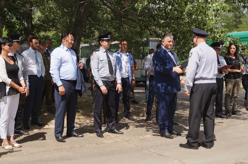 Міністр внутрішніх справ Арсен Аваков вручив запорізьким поліцейським автомобілі «Mitsubishi Outlander PHEV»
