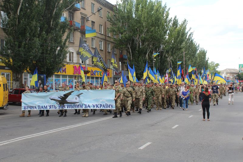 Подвиг мелітопольських льотчиків вшанували пам’ятною ходою