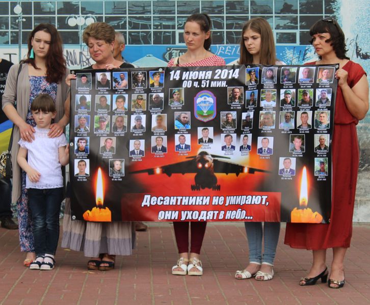 Подвиг мелітопольських льотчиків вшанували пам’ятною ходою