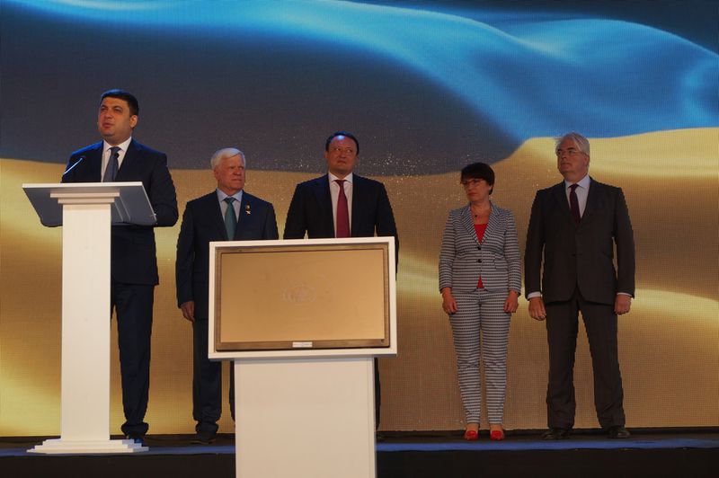 Прем'єр-міністр дав старт новому перевантажувальному терміналу в Запорізькому районі