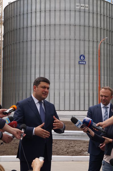 Прем'єр-міністр дав старт новому перевантажувальному терміналу в Запорізькому районі