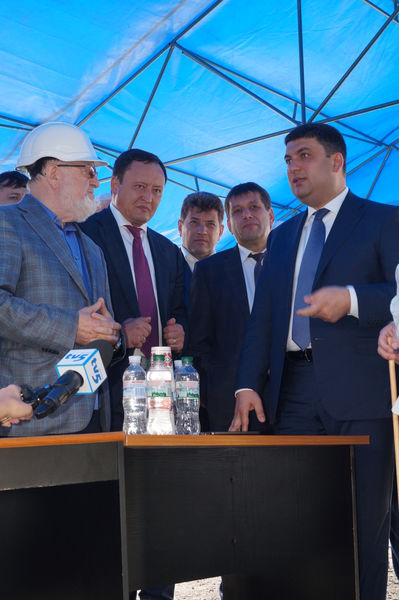 Прем'єр міністр України перевірив будівництво мостових переходів