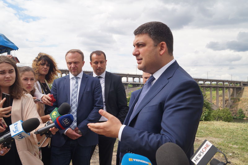 Прем'єр міністр України перевірив будівництво мостових переходів