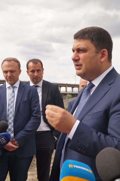 Прем'єр міністр України перевірив будівництво мостових переходів