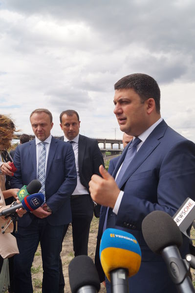 Прем'єр міністр України перевірив будівництво мостових переходів