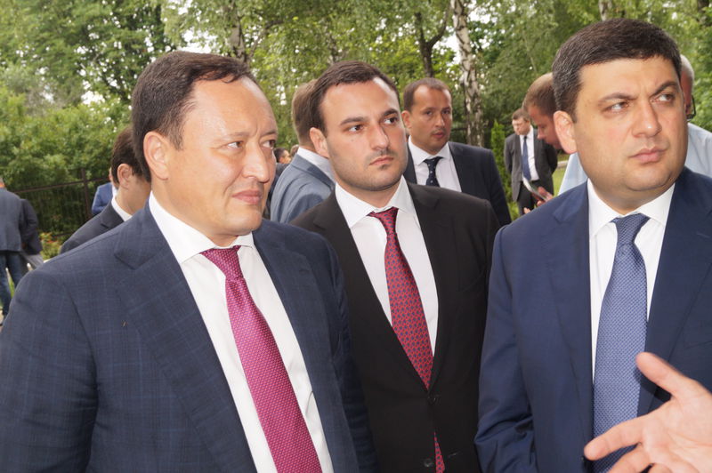 Володимир Гройсман ознайомився з ходом ремонту у Запорізькому аеропорту 