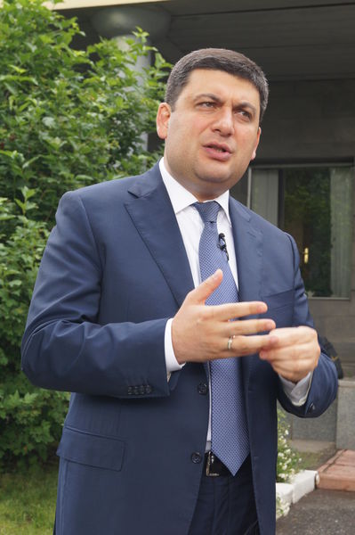 Володимир Гройсман ознайомився з ходом ремонту у Запорізькому аеропорту 