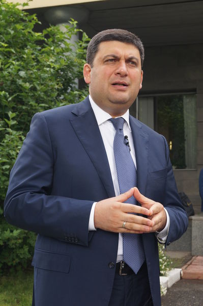 Володимир Гройсман ознайомився з ходом ремонту у Запорізькому аеропорту 