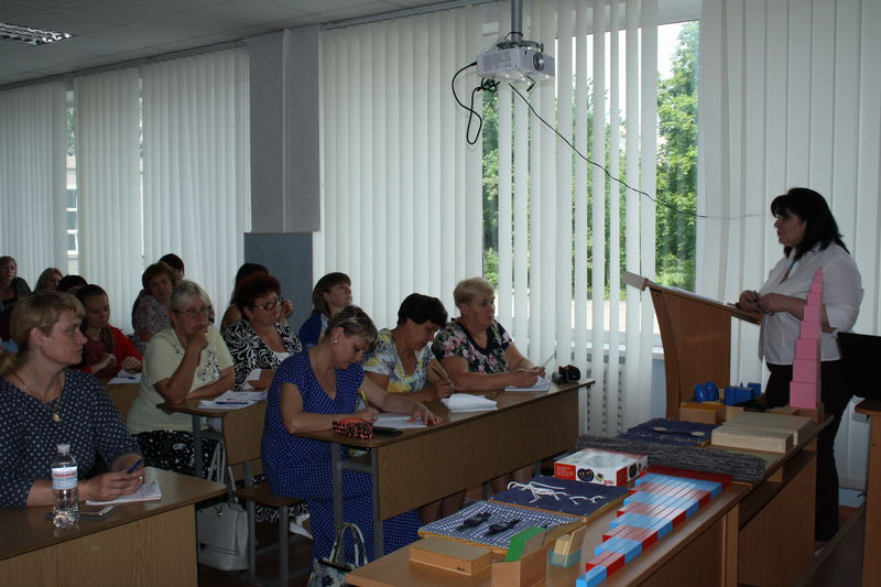 За сприяння Благодійного фонду  Порошенка  запорізькі педагоги опановують систему Монтессорі