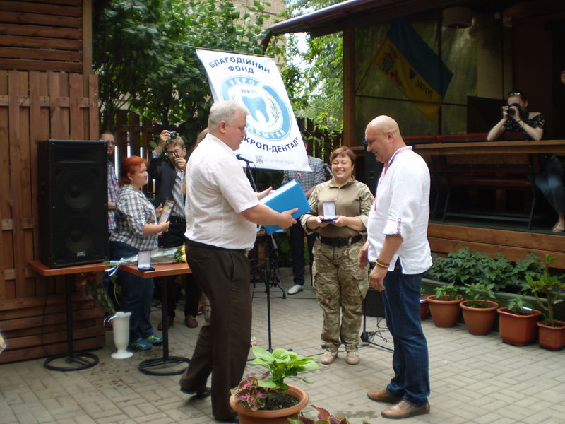 Лікарів-волонтерів нагороджено за  допомогу нашим бійцям