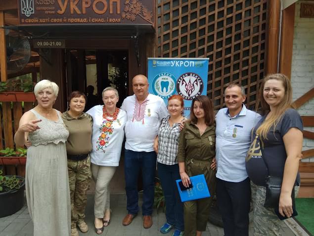Лікарів-волонтерів нагороджено за  допомогу нашим бійцям