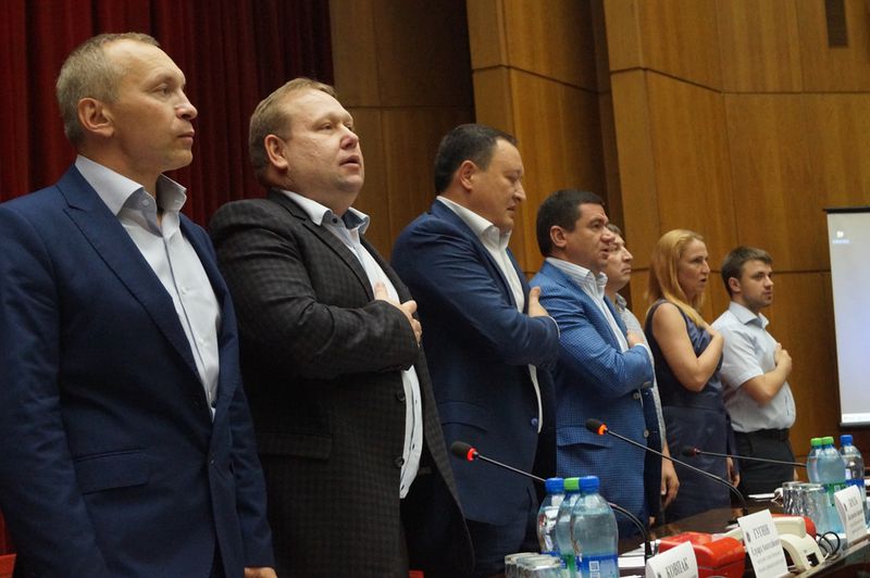 Провідні спортсмени, тренери та молодіжні активісти отримали нагороди до Дня молоді