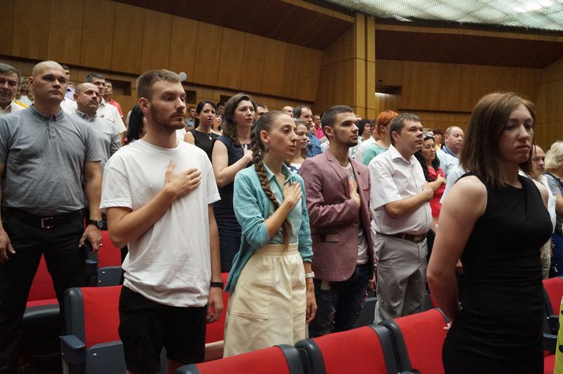 Провідні спортсмени, тренери та молодіжні активісти отримали нагороди до Дня молоді