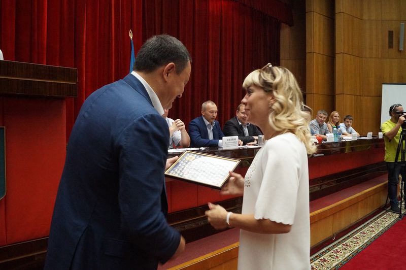 Провідні спортсмени, тренери та молодіжні активісти отримали нагороди до Дня молоді