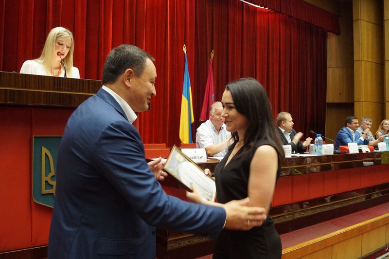 Провідні спортсмени, тренери та молодіжні активісти отримали нагороди до Дня молоді