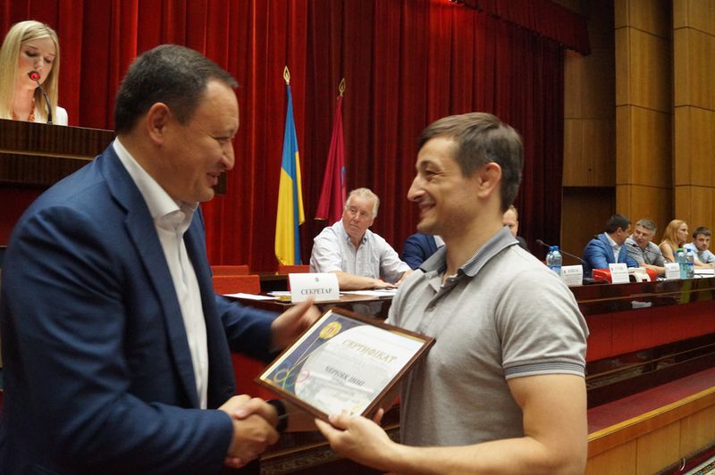 Провідні спортсмени, тренери та молодіжні активісти отримали нагороди до Дня молоді