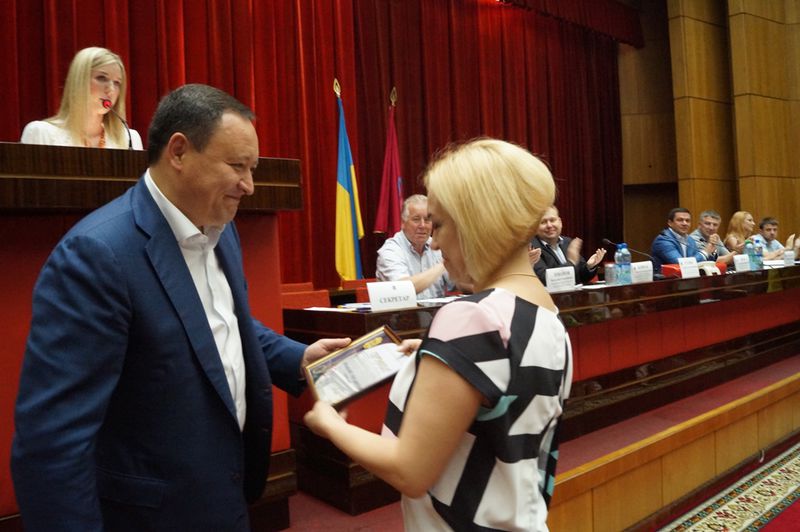 Провідні спортсмени, тренери та молодіжні активісти отримали нагороди до Дня молоді