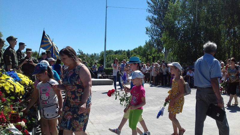Запоріжці у скорботі схилили голови перед пам’яттю жертв війни  