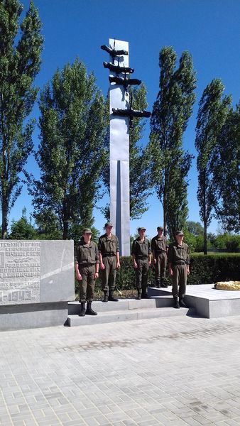 Запоріжці у скорботі схилили голови перед пам’яттю жертв війни  