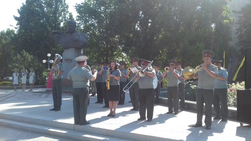 Запоріжці відзначають День Конституції           