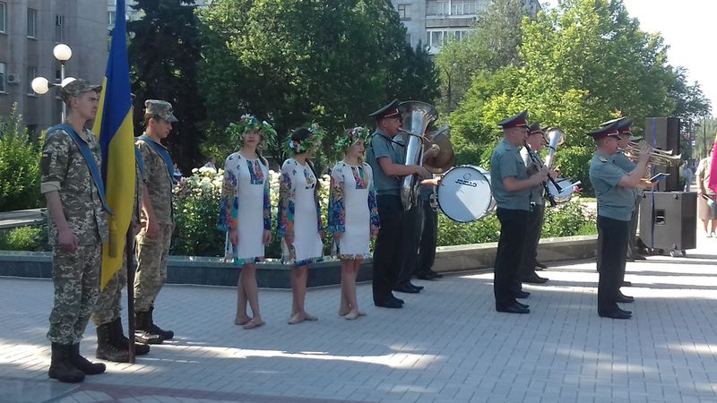 Запоріжці відзначають День Конституції           