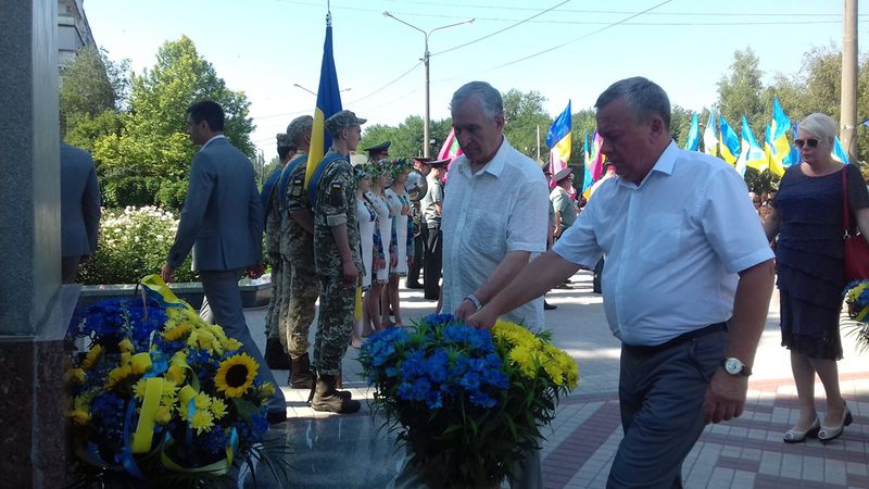 Запоріжці відзначають День Конституції           