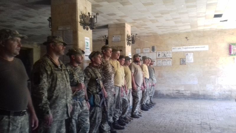 Бійці  37-го батальйону зустріли День Конституції на передовій
