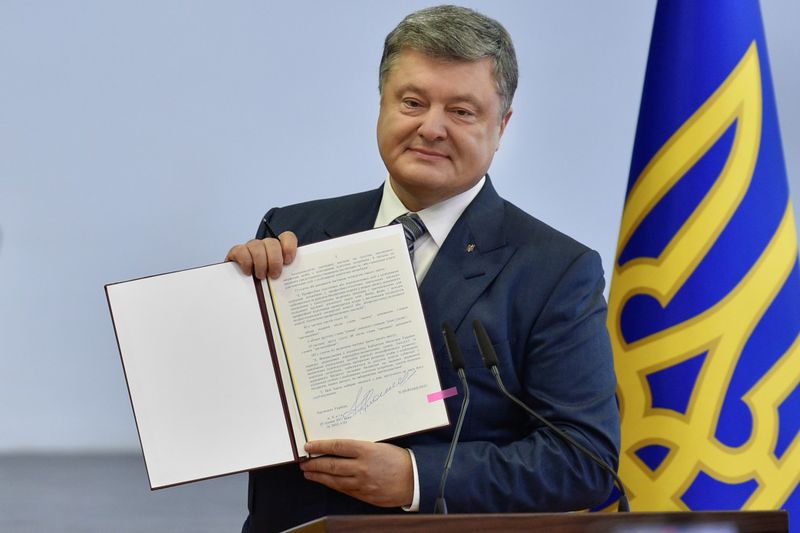 Президент підписав Закони щодо особливостей доступу осіб з особливими потребами до освітніх послуг та транспортного обслуговування таких осіб