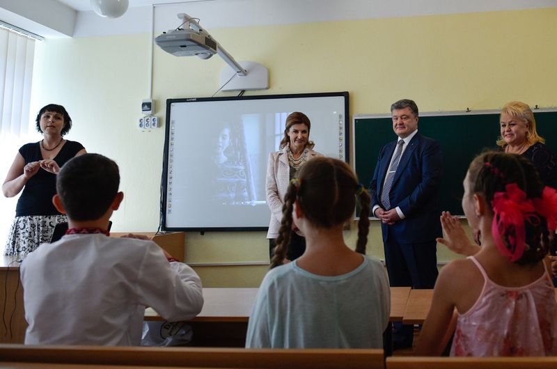 Президент підписав Закони щодо особливостей доступу осіб з особливими потребами до освітніх послуг та транспортного обслуговування таких осіб