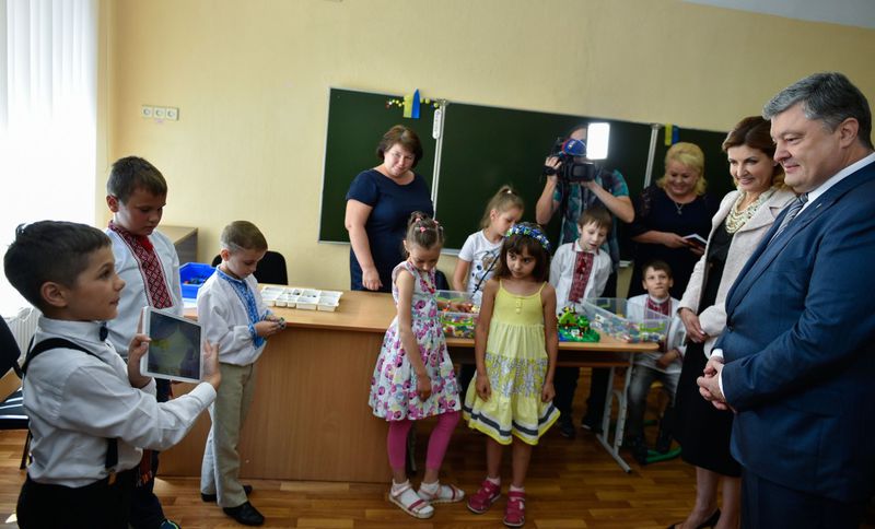 Президент підписав Закони щодо особливостей доступу осіб з особливими потребами до освітніх послуг та транспортного обслуговування таких осіб