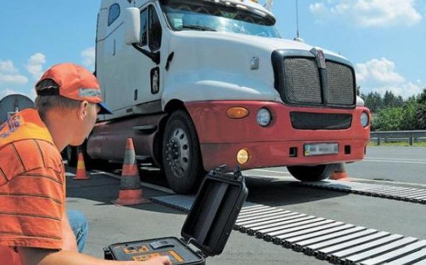 Недобросовісні перевізники порушують  вагові норми, чим  руйнують дороги області 