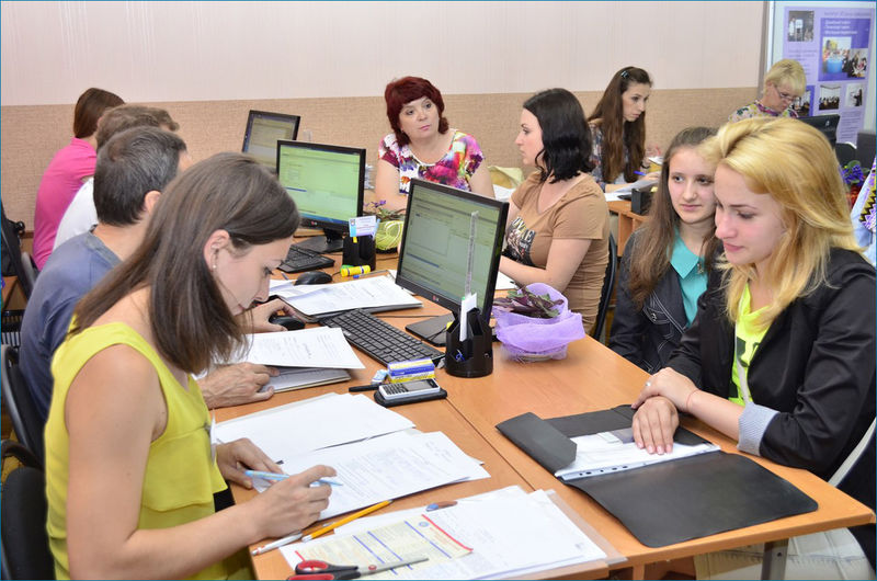 Абітурієнтам, які не можуть через розбіжності персональних даних у системі зареєструвати електронний кабінет, дозволили подавати паперові заяви