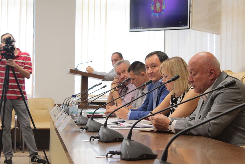Влада, підприємці та контролюючі органи домовились провести спільний рейд для виявлення стихійної торгівлі
