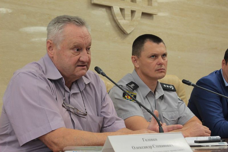 Влада, підприємці та контролюючі органи домовились провести спільний рейд для виявлення стихійної торгівлі