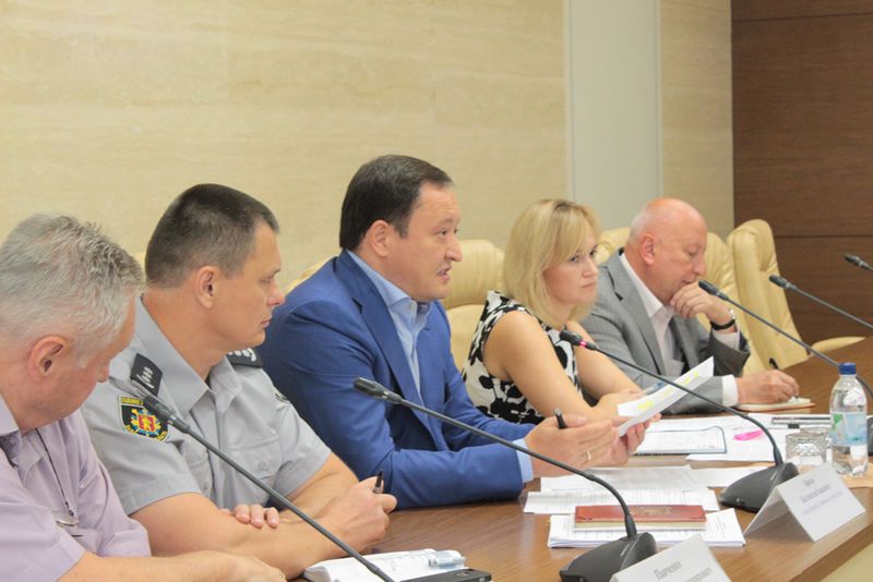 Влада, підприємці та контролюючі органи домовились провести спільний рейд для виявлення стихійної торгівлі