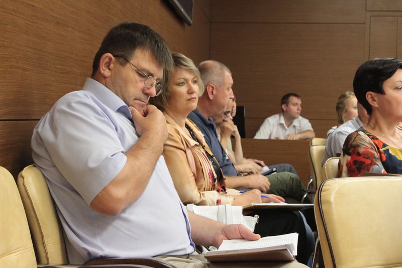 Влада, підприємці та контролюючі органи домовились провести спільний рейд для виявлення стихійної торгівлі