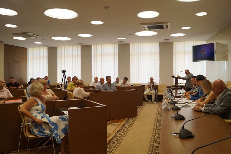 Влада, підприємці та контролюючі органи домовились провести спільний рейд для виявлення стихійної торгівлі