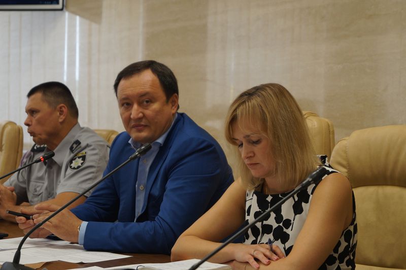 Влада, підприємці та контролюючі органи домовились провести спільний рейд для виявлення стихійної торгівлі