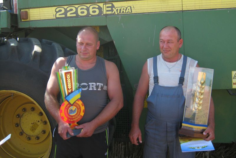 Перехідний приз на жнивах виборов оріхівський комбайновий екіпаж