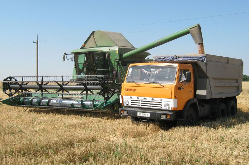 Перехідний приз на жнивах виборов оріхівський комбайновий екіпаж