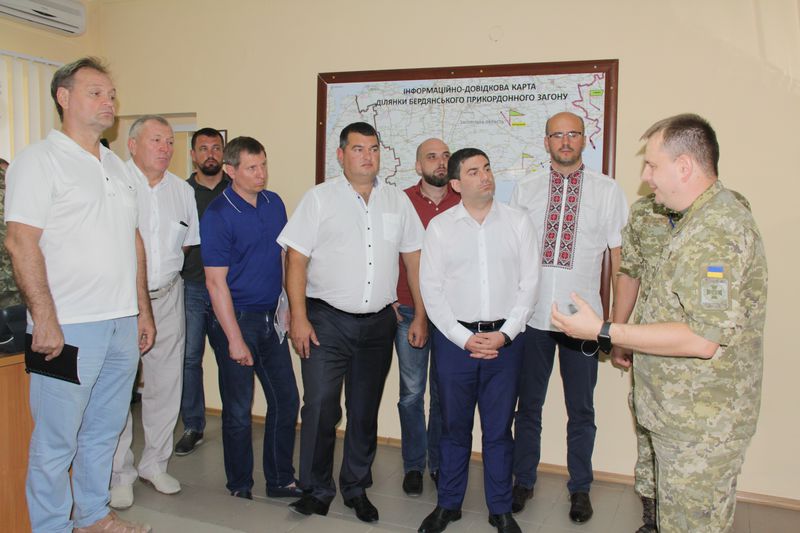 Народні депутати перевірили умові служби бердянських прикордонників