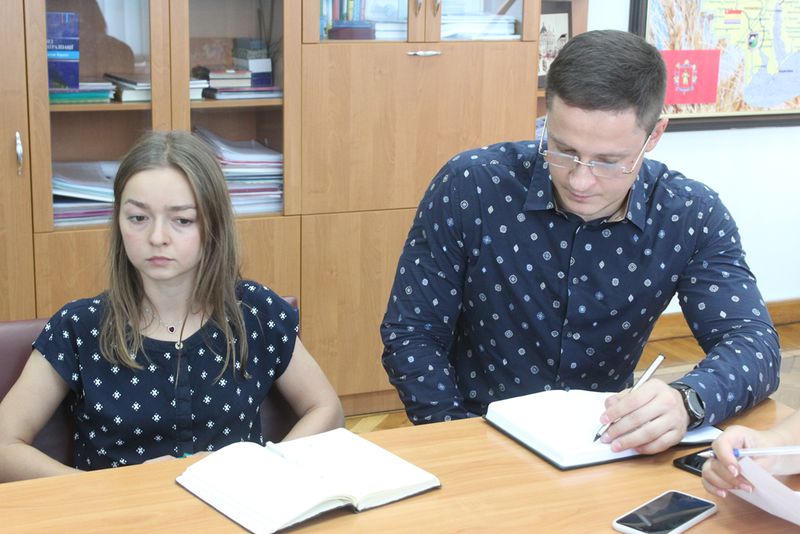 Державні службовці та педагоги долучились до проекту «Цифрове перетворення»