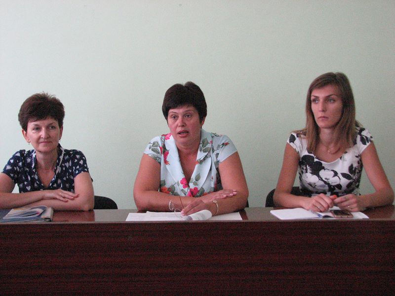 Запорізькі держслужбовці вивчають норми нового закону