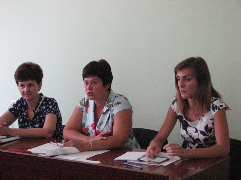 Запорізькі держслужбовці вивчають норми нового закону